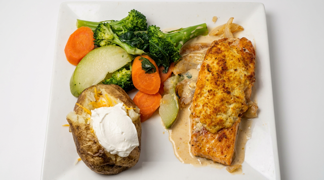 Pollo con Tajadas.