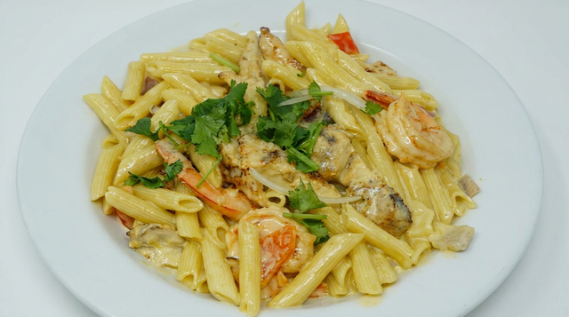 Pasta con Pollo.